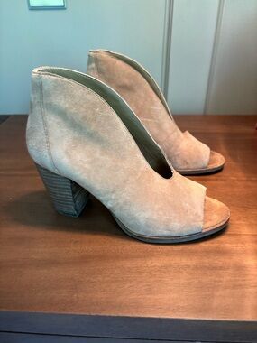 Lucky Brand Tan Suede Peep-Toe Block Heel Booties